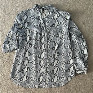 Kut from the Kloth Gray and White Mandarin Collar 3/4 Sleeve Button Down Shirt
